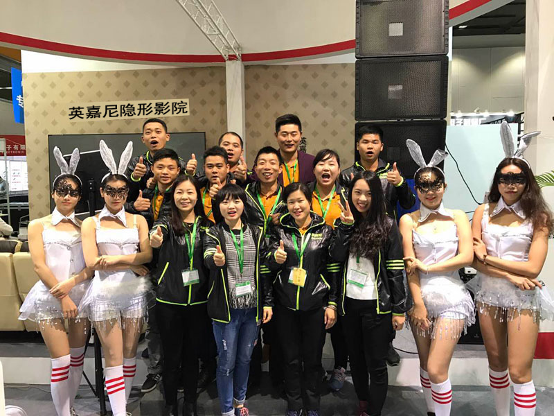 <b>2017廣州國際專業(yè)燈光、音響展第二天，一禾科技展位依舊火爆</b>
