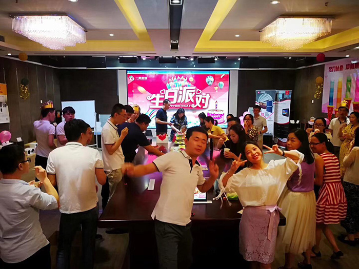 <b>一禾科技2018年第二季度生日會(huì)暨歌王爭(zhēng)霸賽圓滿舉行</b>