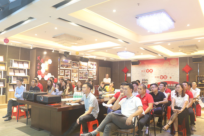 <b>一禾科技2019年第三季度總結(jié)計劃會暨激勵啟動會圓滿結(jié)束</b>