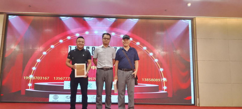 深圳市柔宇科技有限公司提供柔記兩個(gè)，自拍桿十個(gè)
